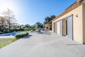 Terrace/patio - Gîte de l'olivier - Piscine et Jacuzzi (Grignan)