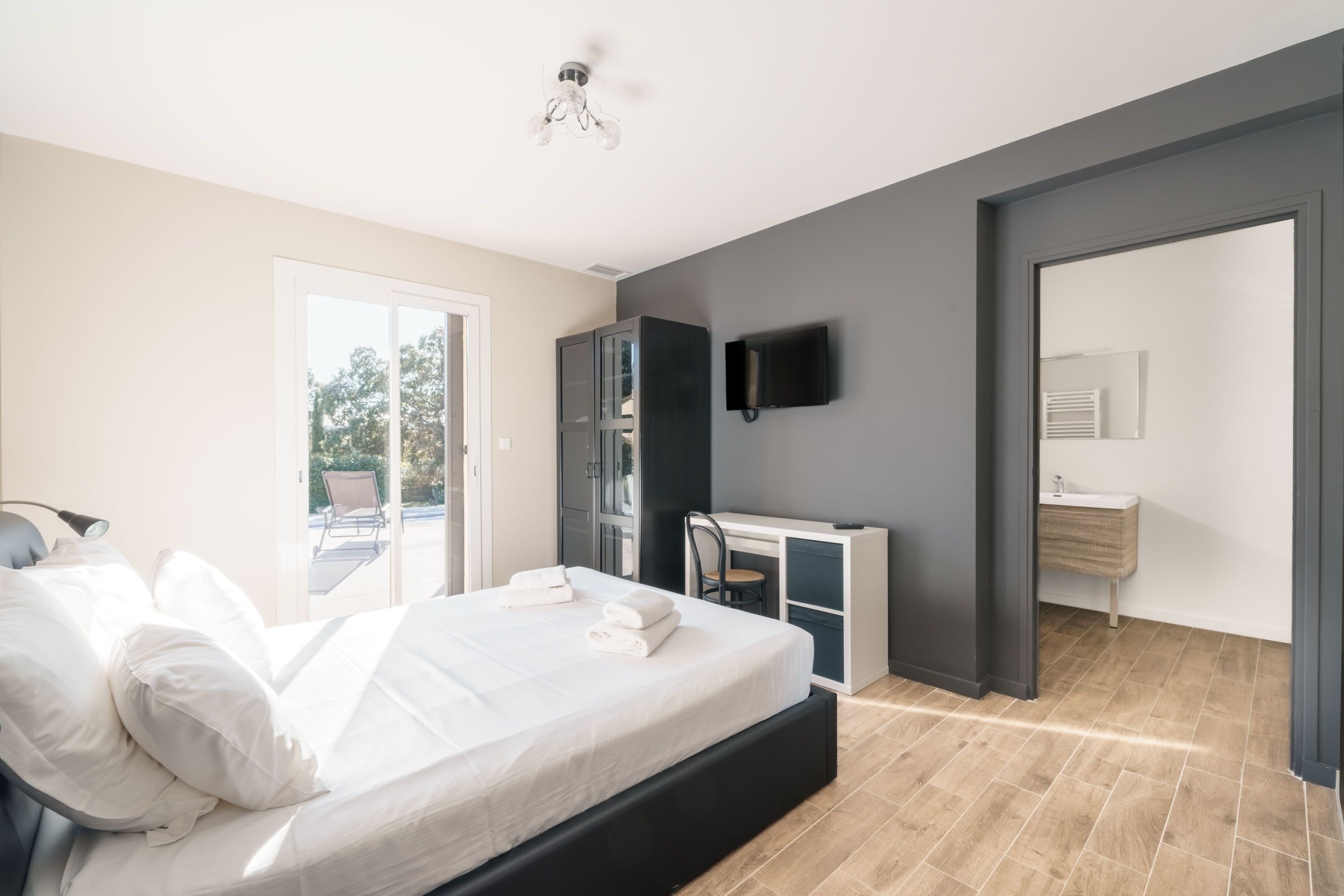 Strykjärn/strykbräda, gratis wi-fi och sängkläder