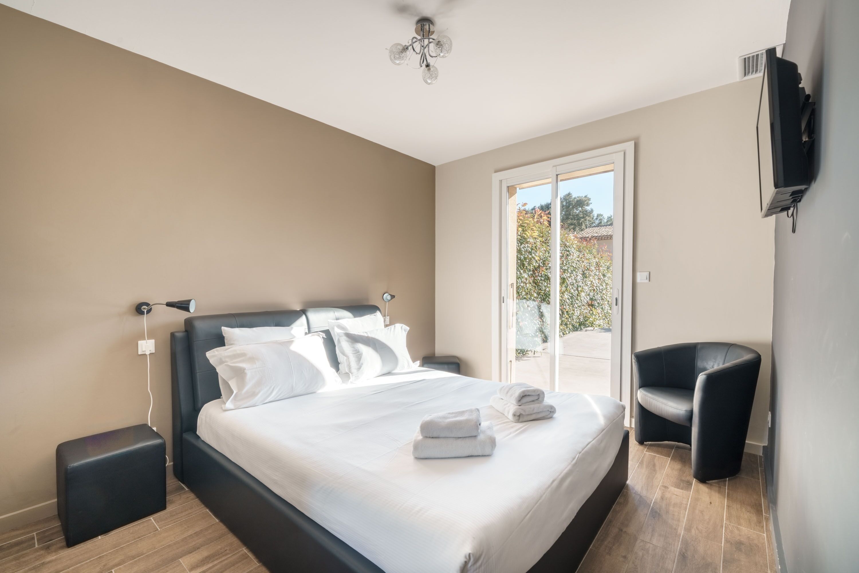 Ferros/tábuas de passar roupa, Wi-Fi de cortesia, roupa de cama