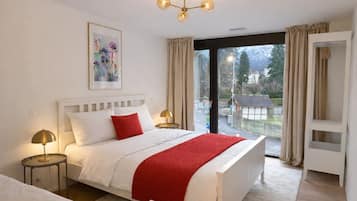 2 bedrooms, desk, free WiFi, bed sheets