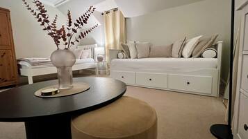 4 bedrooms, iron/ironing board, WiFi, bed sheets