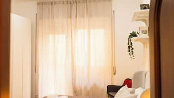 3 bedrooms, in-room safe, desk, iron/ironing board