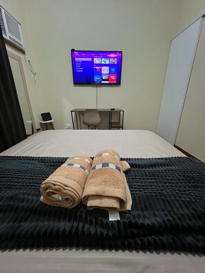 1 bedroom, WiFi, bed sheets - La Casita Charitas - Prime Location, 50m from the Beach (Niterói)