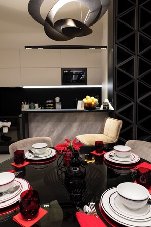 Dining - Flatiron Signature Luxury Suite – City View – 2-Bedroom Apartment (Skopje)