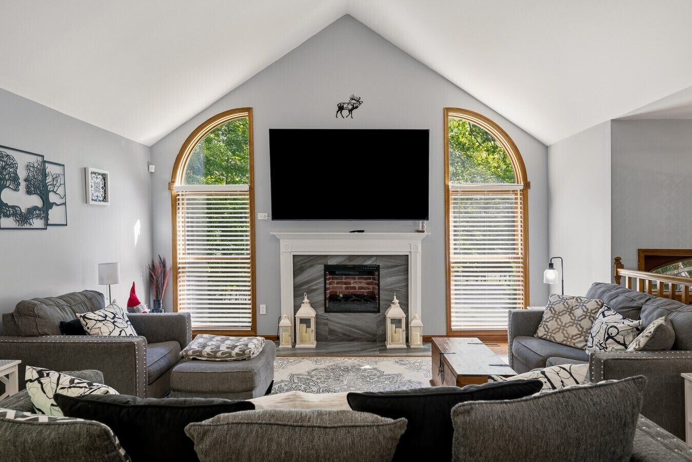 Fernseher, Kamin, Videospiele, Tischfußball