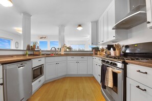 Private kitchen - Lake Geneva Lake Life steps from Lake! 3+BR House in Fontana, WI (Fontana-on-Geneva Lake)