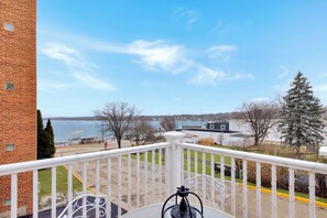 Property grounds - Lake Geneva Lake Life steps from Lake! 3+BR House in Fontana, WI (Fontana-on-Geneva Lake)