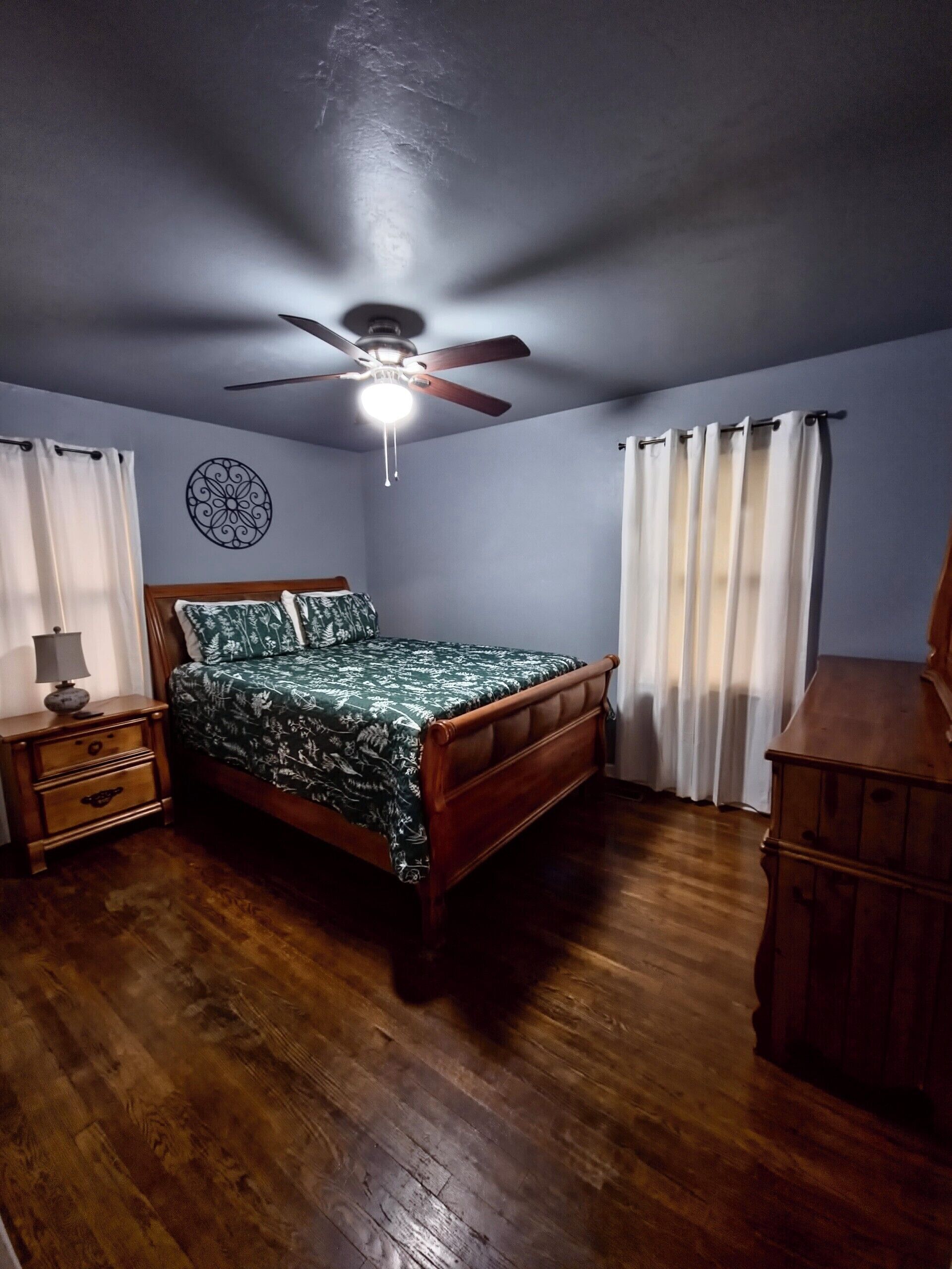 4 chambres, fer et planche à repasser, Wi-Fi, draps fournis