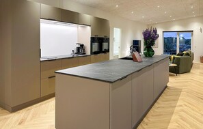 Fridge, microwave, dishwasher, coffee/tea maker