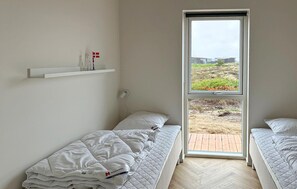 7 bedrooms, travel crib, free WiFi