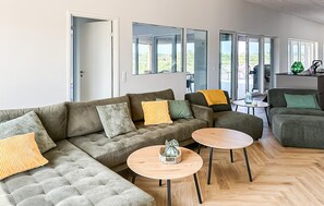 Smart TV, chimenea y tenis de mesa 