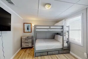 2 bedrooms, iron/ironing board, WiFi, bed sheets - 2-bedroom house in adorable Panama City steps to the best restaurants and beach (Panama City Beach)