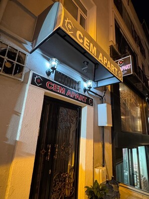 Front of property - evening/night - Cem Apart (İstanbul)