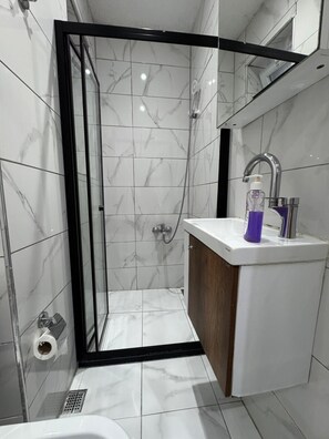 Apartment | Badezimmer | Hausschuhe