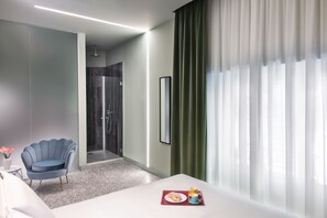 3 bedrooms, free WiFi, bed sheets - Lady Rose Privilege Suite (Naples)