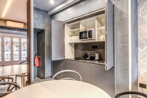 Dining - Blu Diamond - One Bedroom Apartment, Sleeps 5 (Naples)
