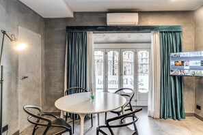 Dining - Green Diamond - One Bedroom Apartment, Sleeps 5 (Naples)