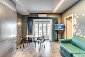 Interior - Green Diamond - One Bedroom Apartment, Sleeps 5 (Naples)
