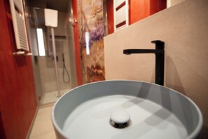 Shower, hair dryer, bidet, towels - Red Diamond - One Bedroom Apartment, Sleeps 5 (Naples)