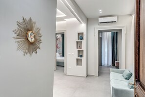 Smart TV - Grey Diamond - One Bedroom Apartment, Sleeps 4 (Naples)