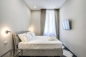 2 bedrooms, free WiFi, bed sheets - Pink Rose - One Bedroom Apartment, Sleeps 5 (Naples)
