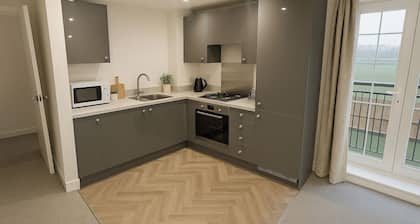 Near Stadium - Free Parking - Sleeps 4