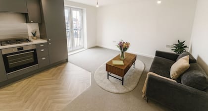 Near Stadium - Free Parking - Sleeps 4