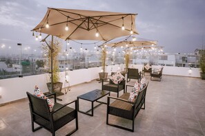 Outdoor dining - Fabulous apartment with swimming pool in Pulpos Beach (Punta Hermosa)