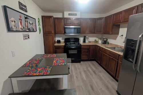 3-bedroom house in adorable Tucson with cool AC comfort-Casa la charrita