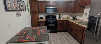 3-bedroom house in adorable Tucson with cool AC comfort-Casa la charrita