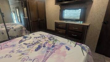 Strykejern/-brett, wi-fi og sengetøy