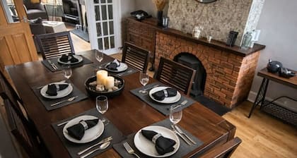 Stylish 3BR Townhouse in Stoke-on-Trent