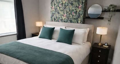 Stylish 3BR Townhouse in Stoke-on-Trent