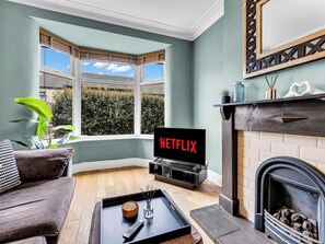 Televisión y chimenea 