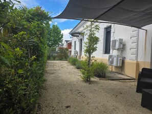 Property grounds - Apparently Rose's (Montélimar)