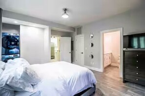 Een strijkplank/strijkijzer, wifi, beddengoed