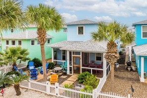 Terrace/patio - 2525 S. 11th ST - New Wave Rentals (Port Aransas)