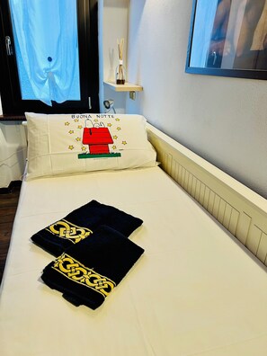 WiFi, bed sheets - Vrbo Property (Ponte Lambro)