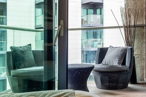 Interior - Stylish Canary Wharf Flat & Balcony, 1 min to tube (Greater London)