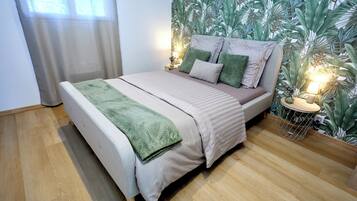 Iron/ironing board, WiFi, bed sheets