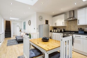 Interior - Modern Spacious Greenwich 2BR Central Location (Greater London)