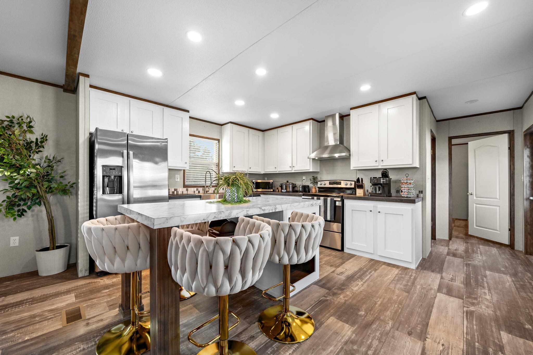 Mikroaaltouuni, uuni, liesi, astianpesukone