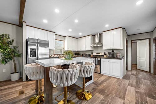 Joy Drive In Movie & RV Resort - 2995 Barr Ln - Relaxing 3BR/2BA Getaway