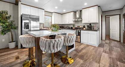 Joy Drive In Movie & RV Resort - 2995 Barr Ln - Relaxing 3BR/2BA Getaway