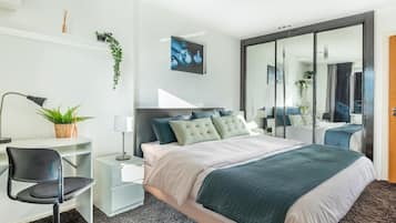 Iron/ironing board, Internet, bed sheets