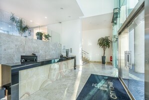 Lobby - 1 Bed flat | City Center | Sleeps 4 | Hi Quality (Greater London)