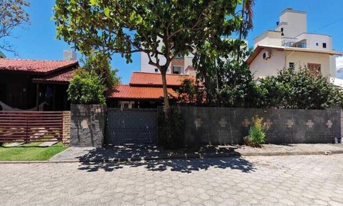 Cozy house 150m from Praia Grande beach on the coast of Santa Catarina.