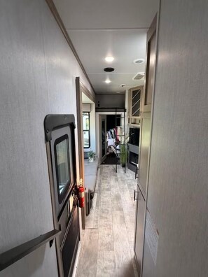 Interior - Joy Drive In Movie & RV Resort - 2bd Toy Hauler - Joy Drive In Movie & RV Resort - 2bd Toy Hauler (Copperas Cove)