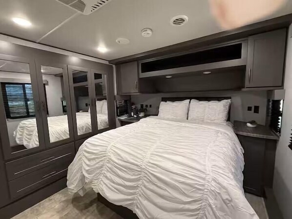 Joy Rv Model Joy Drive In Movie & RV Resort - 2bd Toy Hauler - Joy Drive In Movie ...