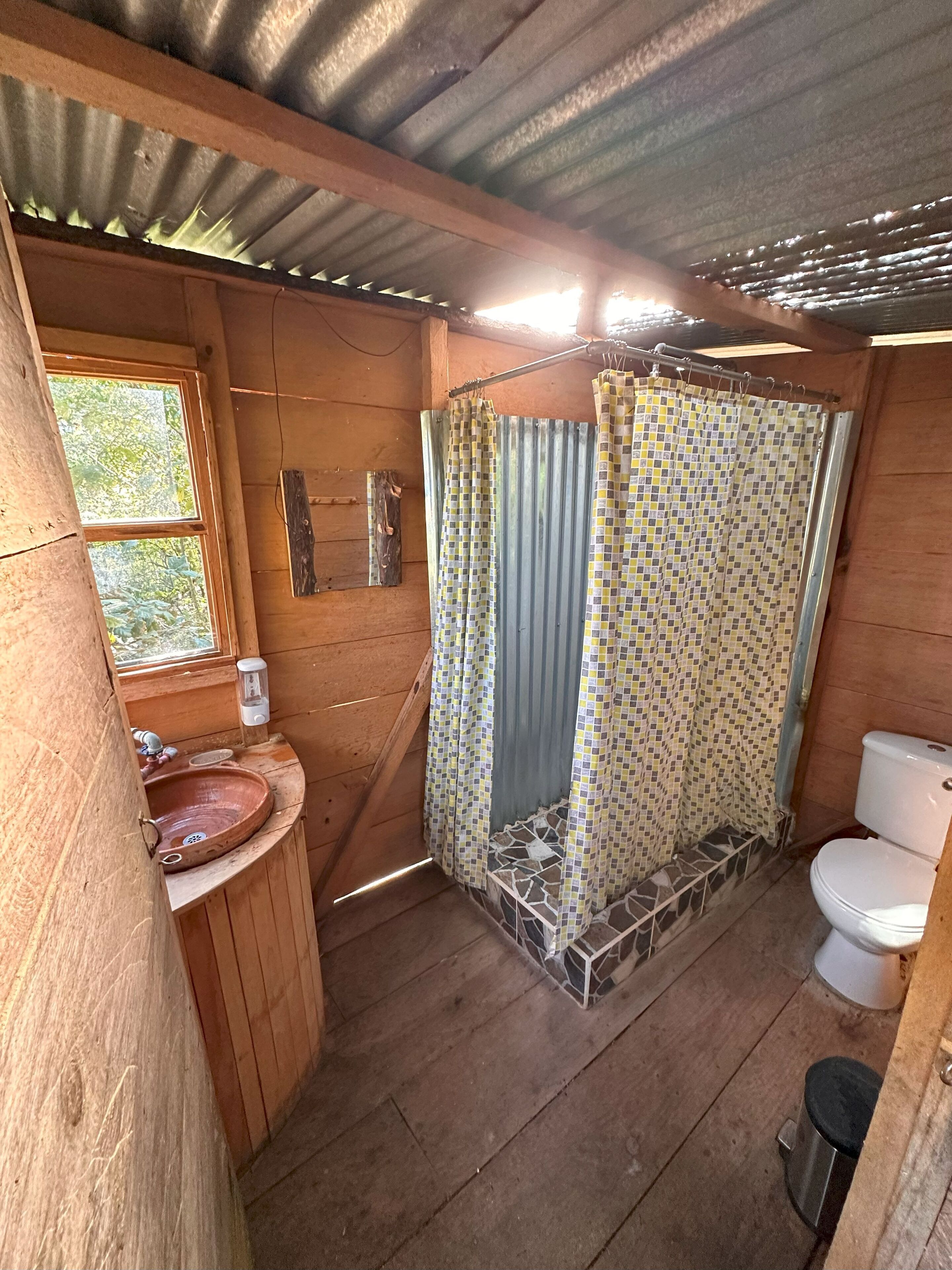 Dusche, Handtücher, Toilettenpapier